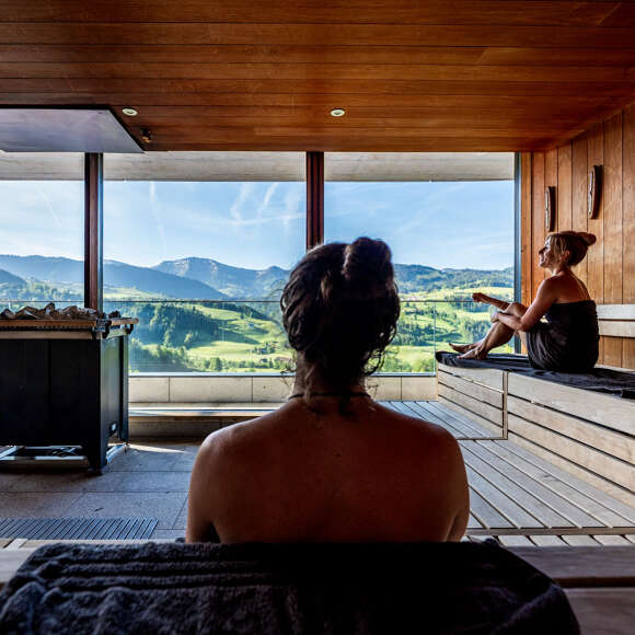 Panoramasauna mit Blick auf die Nagelfluhkette