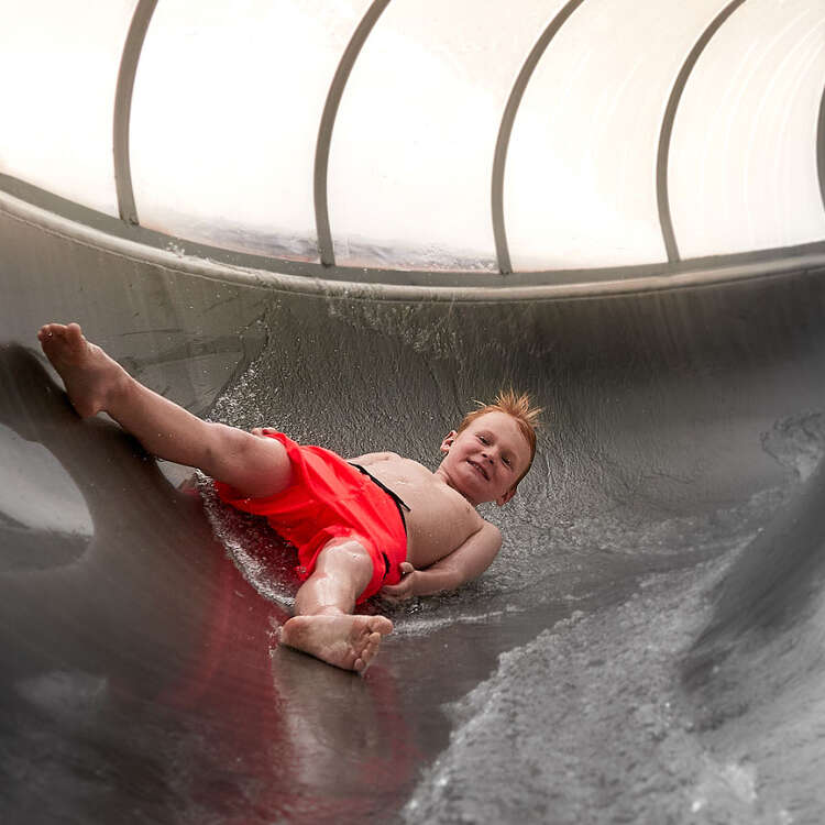 Rutschen in der Aquaria 100 Meter Rutsche