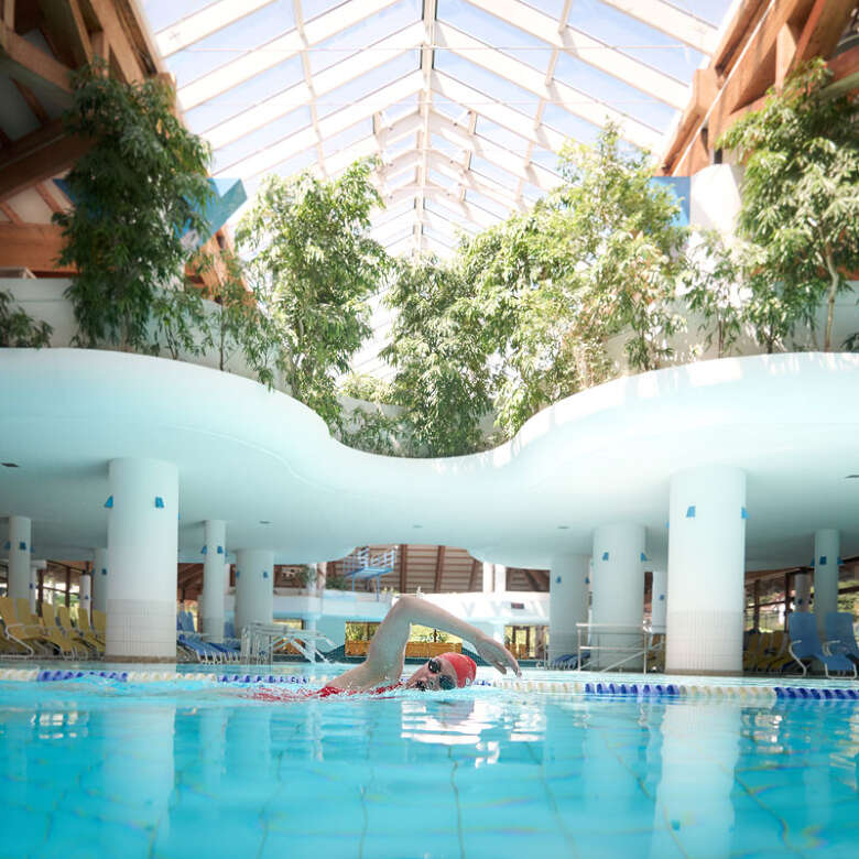 Training im Schwimmerbecken im Erlebnisbad Aquaria Oberstaufen
